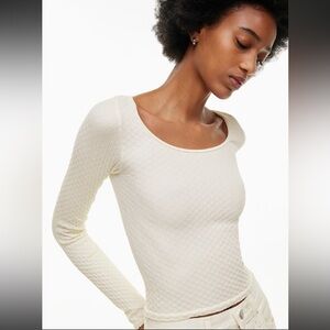Aritzia - Scrunchee Winsome Longsleeve